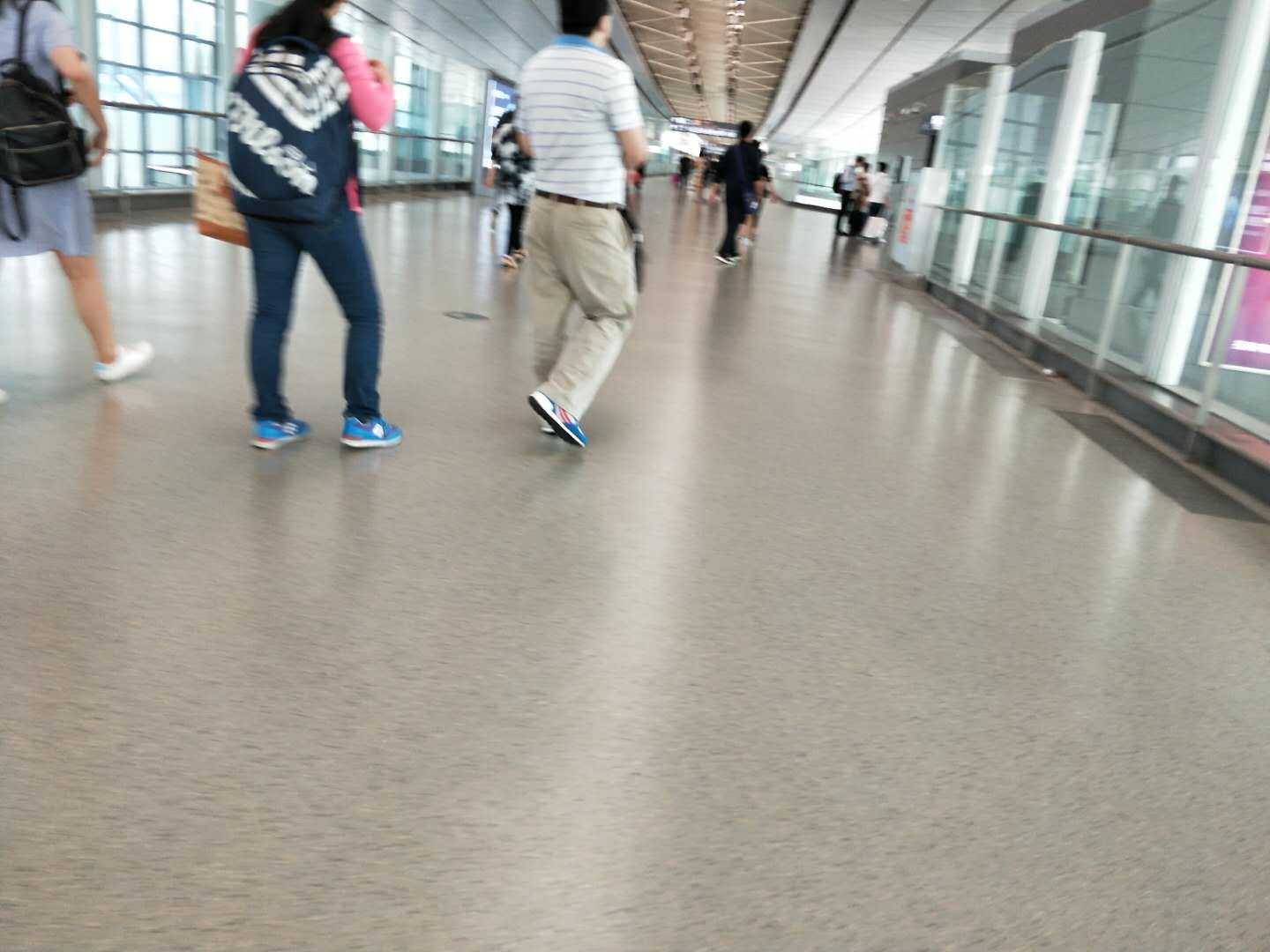 機場候機區使用的是什么地板